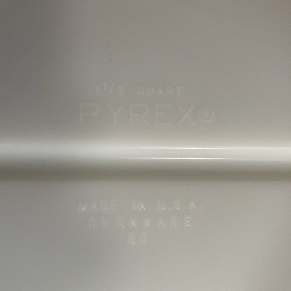 Pyrex Early American divided casserole dish with lid. - Picture 6 of 6